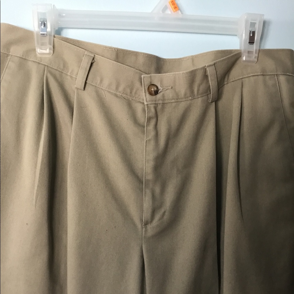 Men’s Haggar khakis 34W 32L double pleat classic